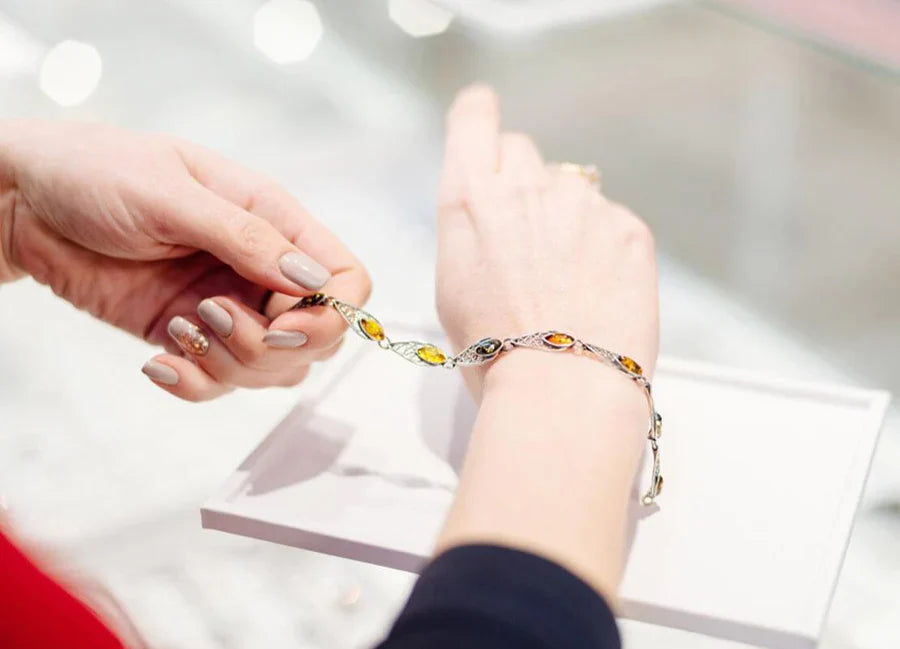 5 Essential Tips to Keep Your Jewelry Sparkling Forever